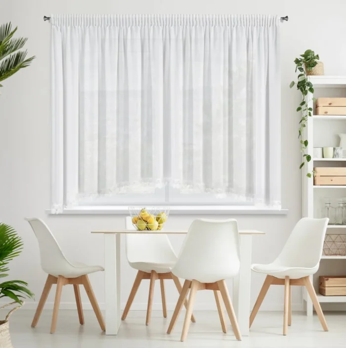 Firana typu łuk biała z szyfonu zdobiona aplikacją 400x160 cm taśma  - LORETA