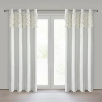 Zasłona kremowa z welwetu zdobiona aplikacją 3D róż 140x250 cm przelotka - ROSES Eva Minge