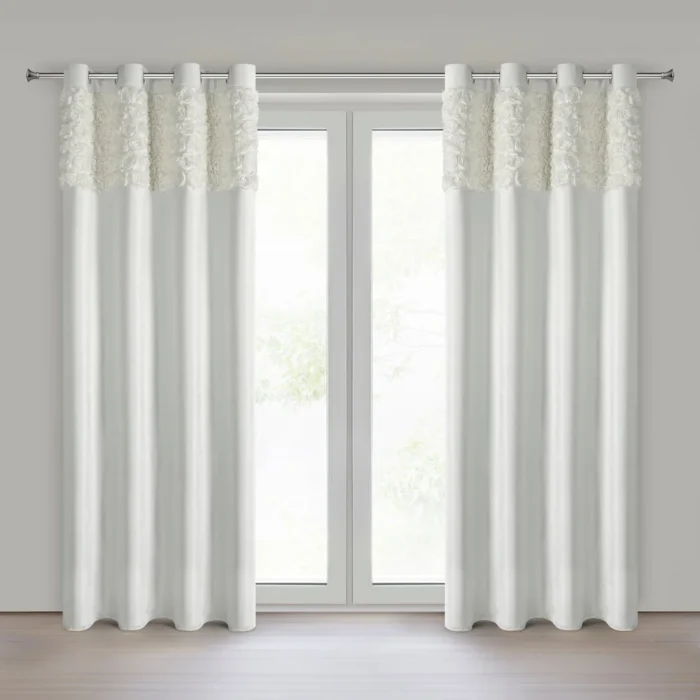 Zasłona kremowa z welwetu zdobiona aplikacją 3D róż 140x250 cm przelotka - ROSES Eva Minge