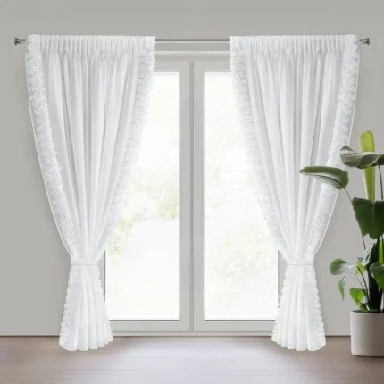 Firana biała z szyfonu zdobiona na brzegach pasem 3D róż z troczkiem w zestawie 140x270 cm taśma - ROSES Eva Minge